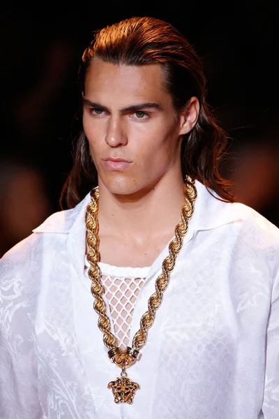 Look 30